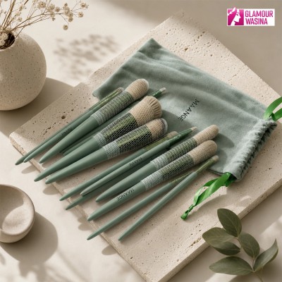 Maangi Make Up Brush.